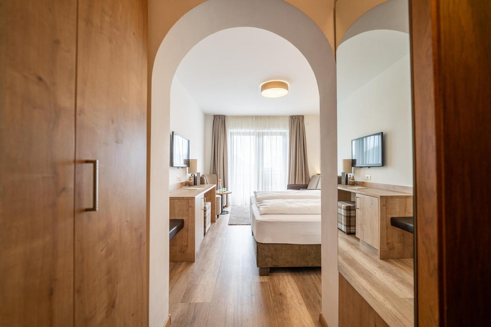 Hotel Brunnhofer Tirolo Esterno foto